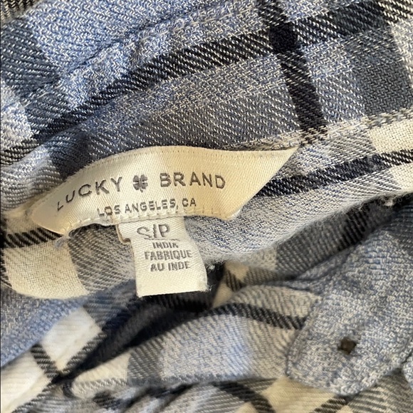 Ladies Lucky Brand Button up - Picture 2 of 3
